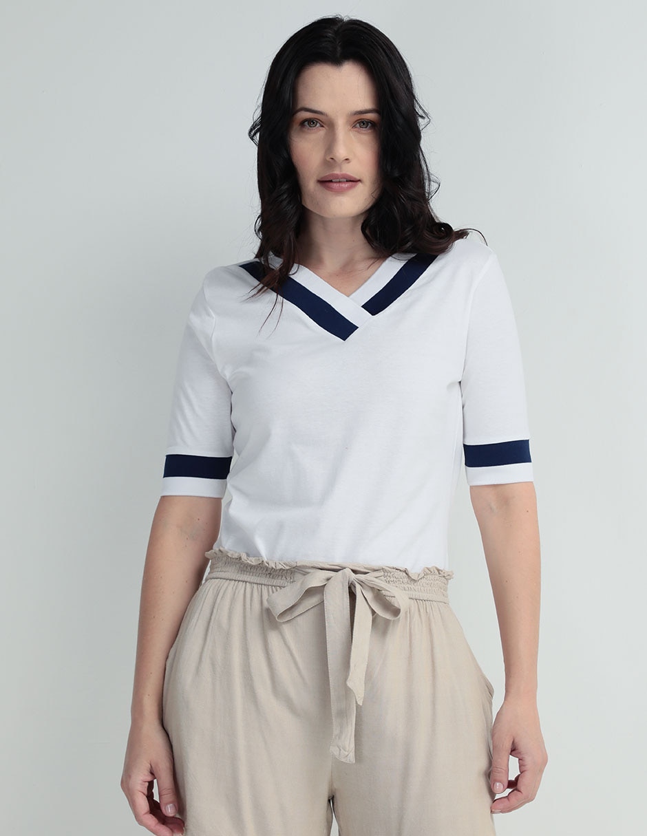 Playera manga corta Weekend cuello v para mujer