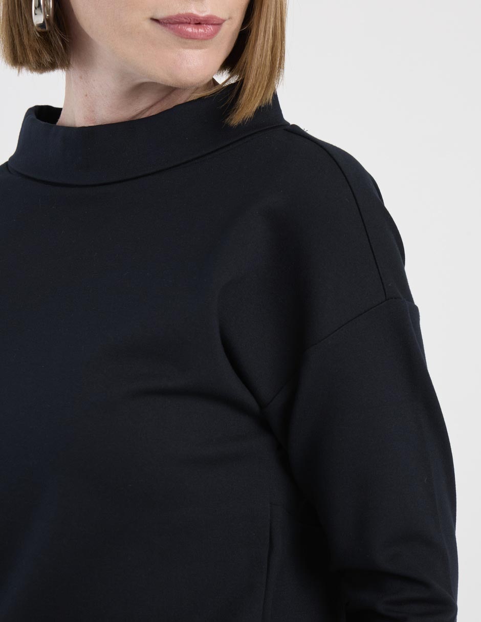 Playera manga larga Weekend cuello alto para mujer