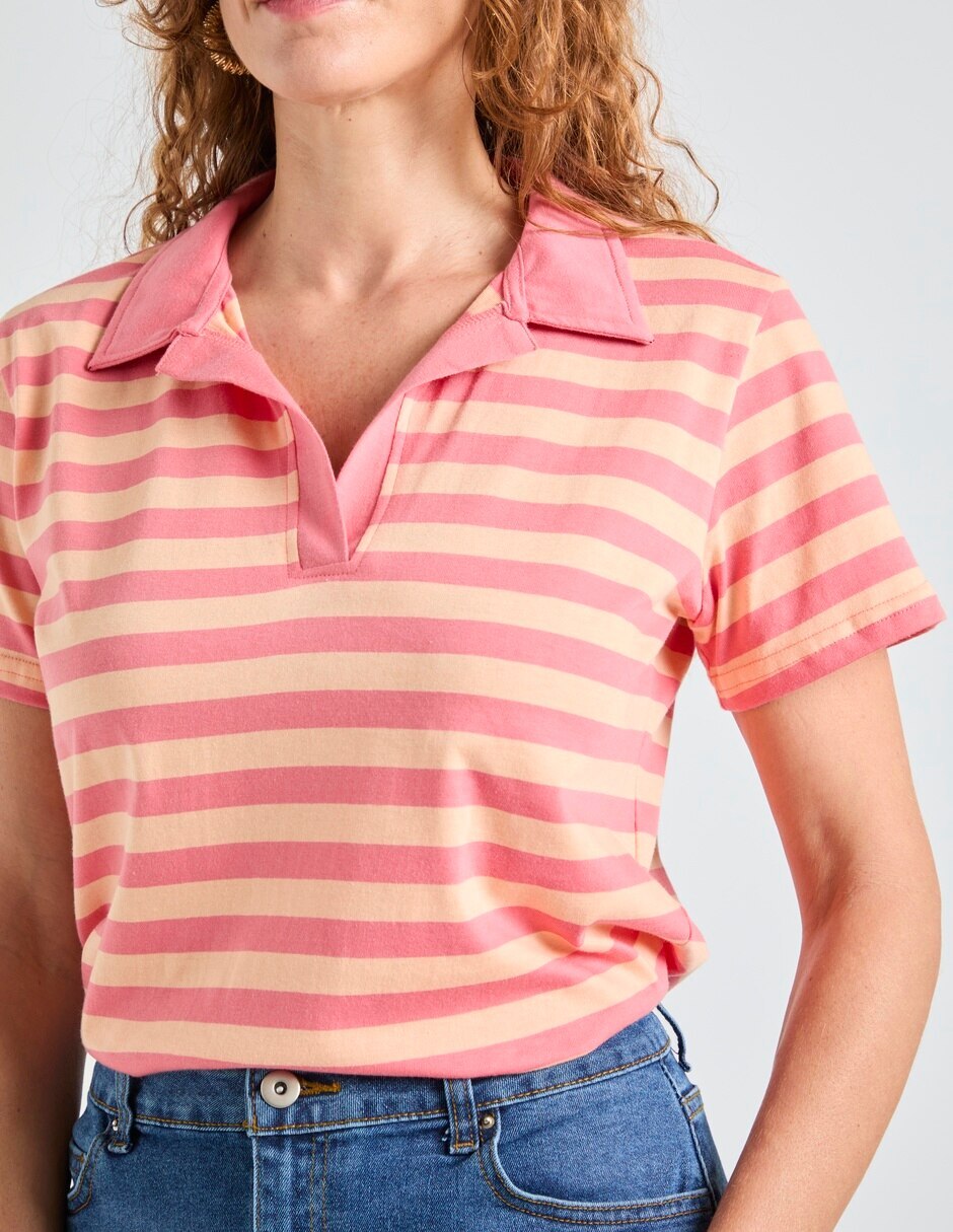 Playera manga corta Weekend cuello camisero para mujer