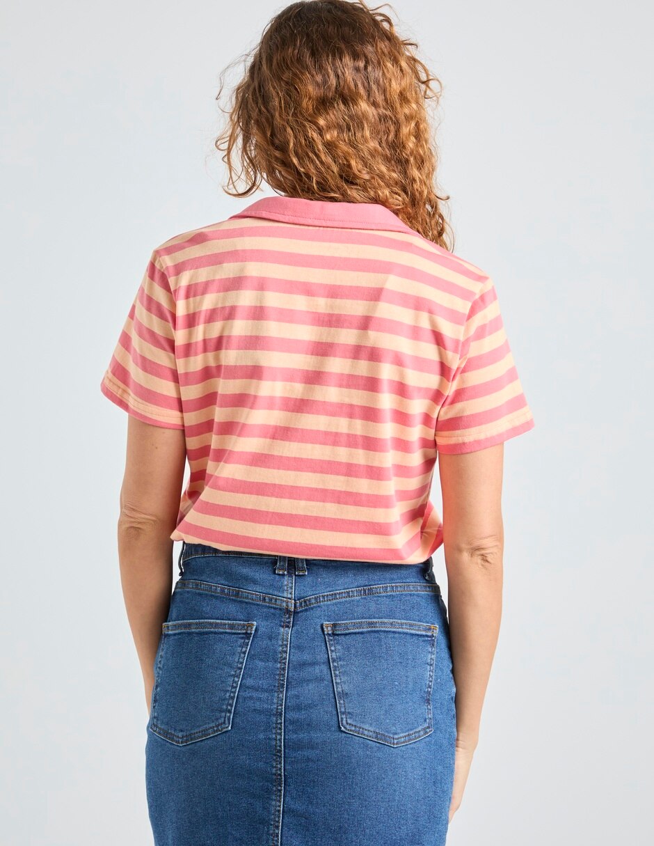Playera manga corta Weekend cuello camisero para mujer