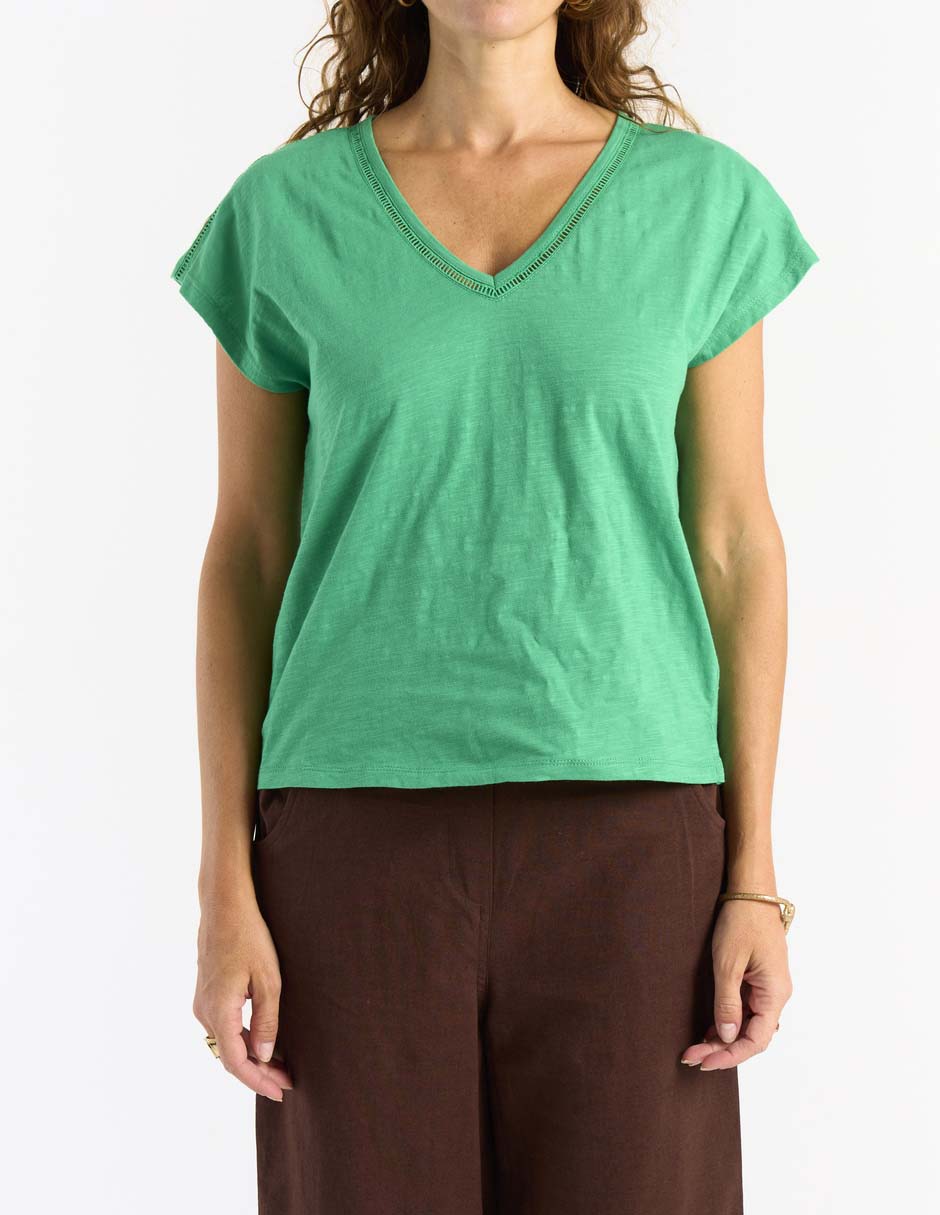 Playera manga corta Weekend cuello v para mujer