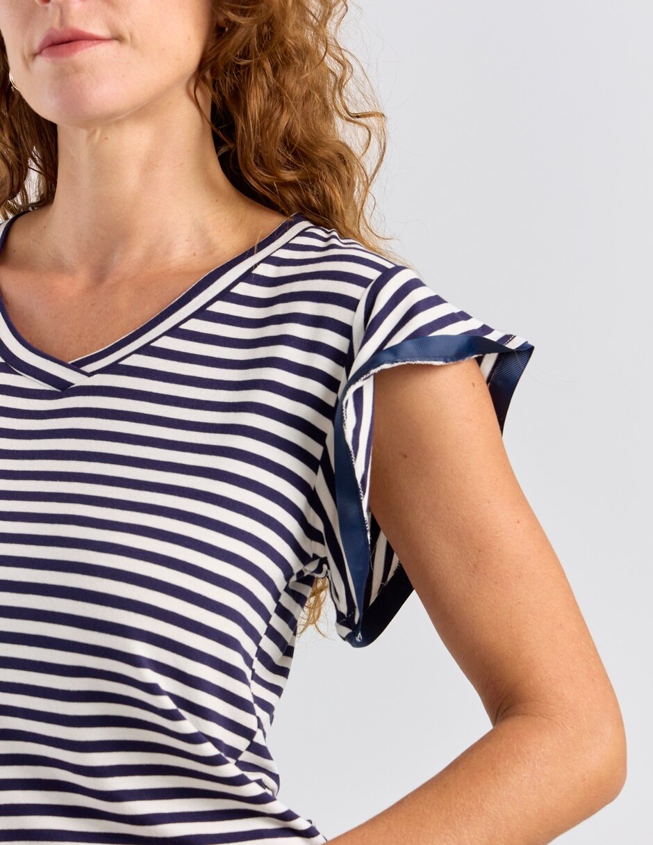 Playera manga corta Weekend cuello v para mujer