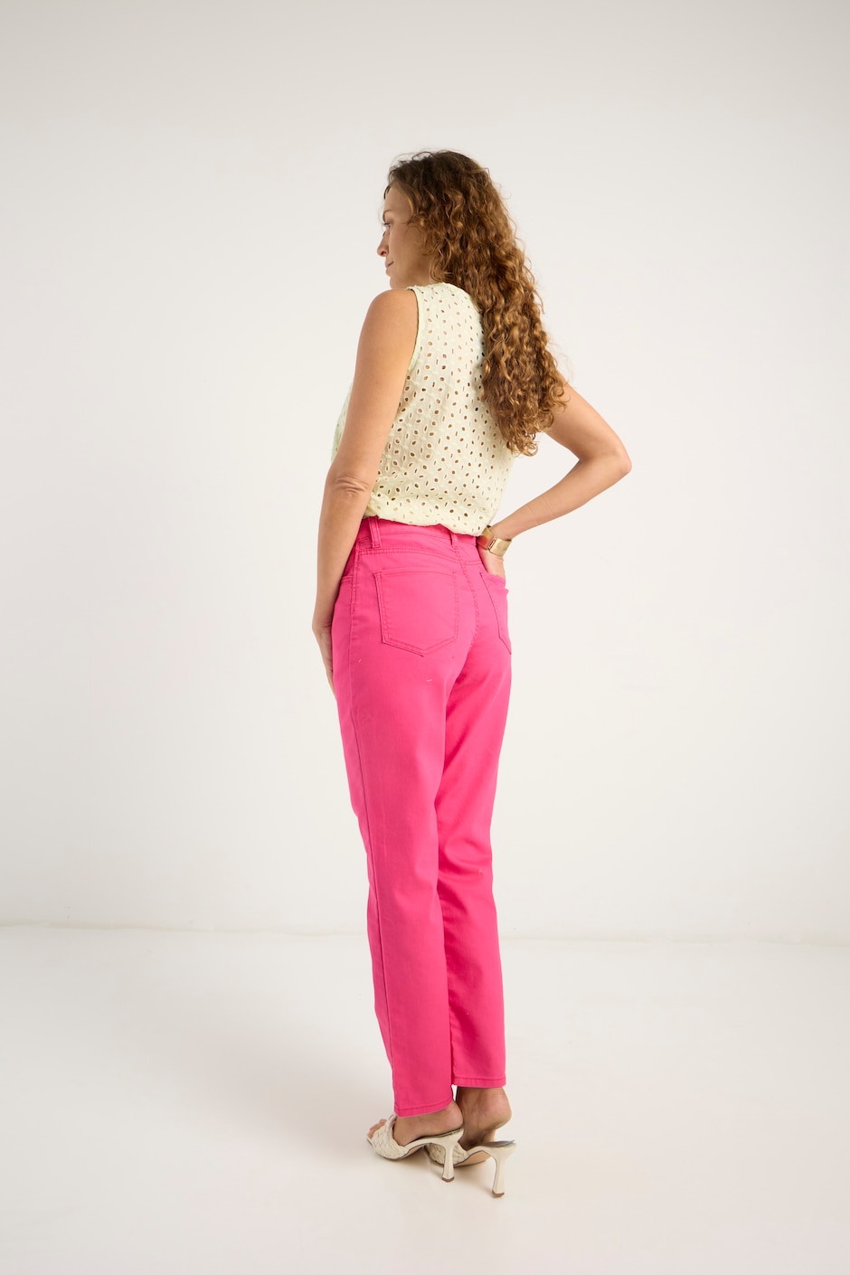 Jeans slim corte cintura para mujer 11
