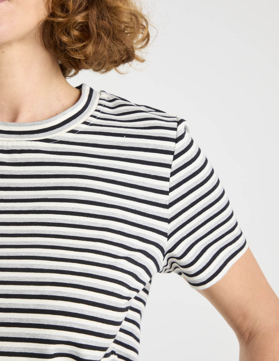 Playera manga corta Weekend cuello redondo para mujer