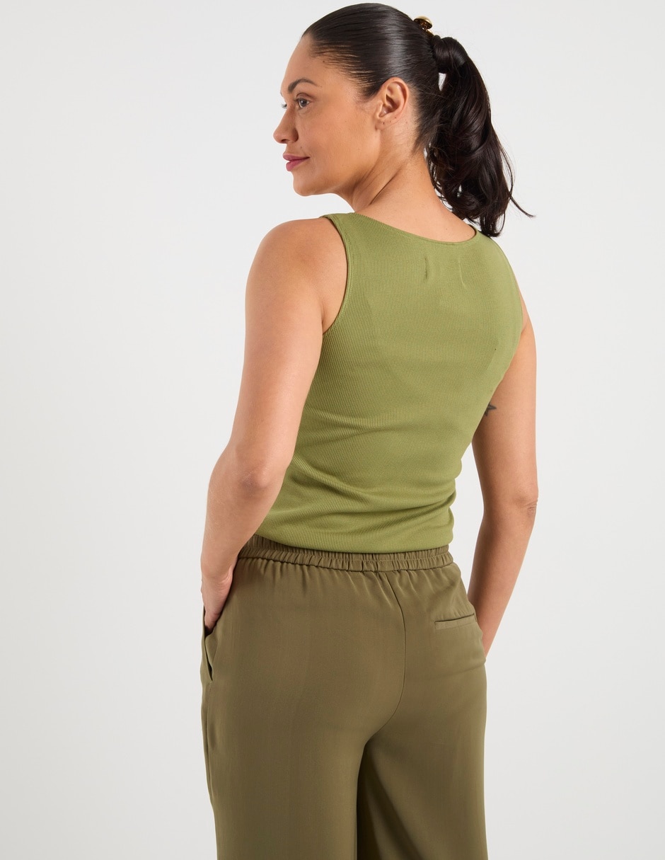 Playera tank cuello redondo para mujer 6