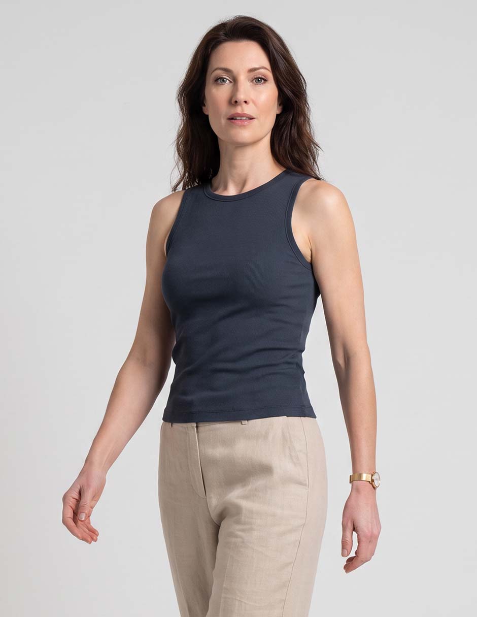 Top cuello redondo escote regular tirante ancho Top cuello redondo escote regular tirante ancho